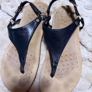 Vionic Women’s Kirra Black Leather Sandals